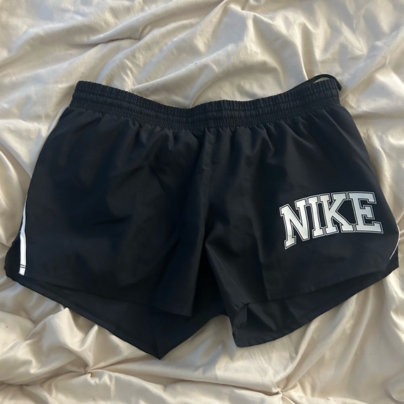 Nike drifit shorts - Picture 3 of 4